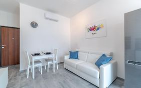 Guesthost - Functional Flat Near The Olimpic Stadium